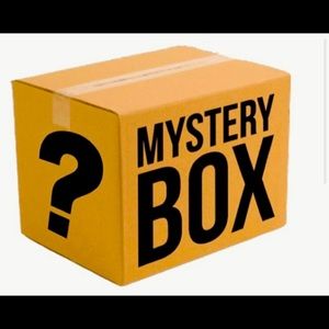 5 items of clothing and/or accessories ranging from small to medium